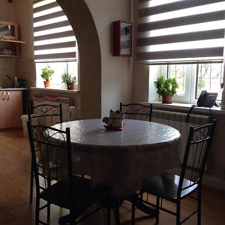 Hostel Arzy Atyrau Bagian luar foto