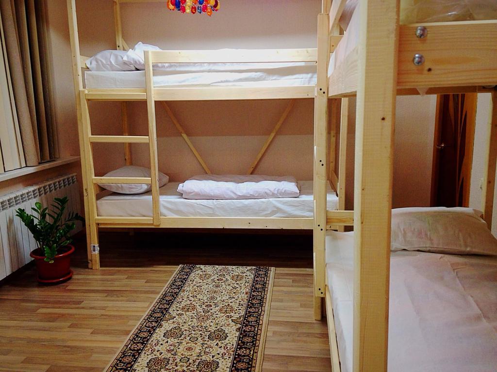 Hostel Arzy Atyrau Ruang foto