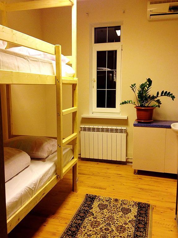Hostel Arzy Atyrau Ruang foto