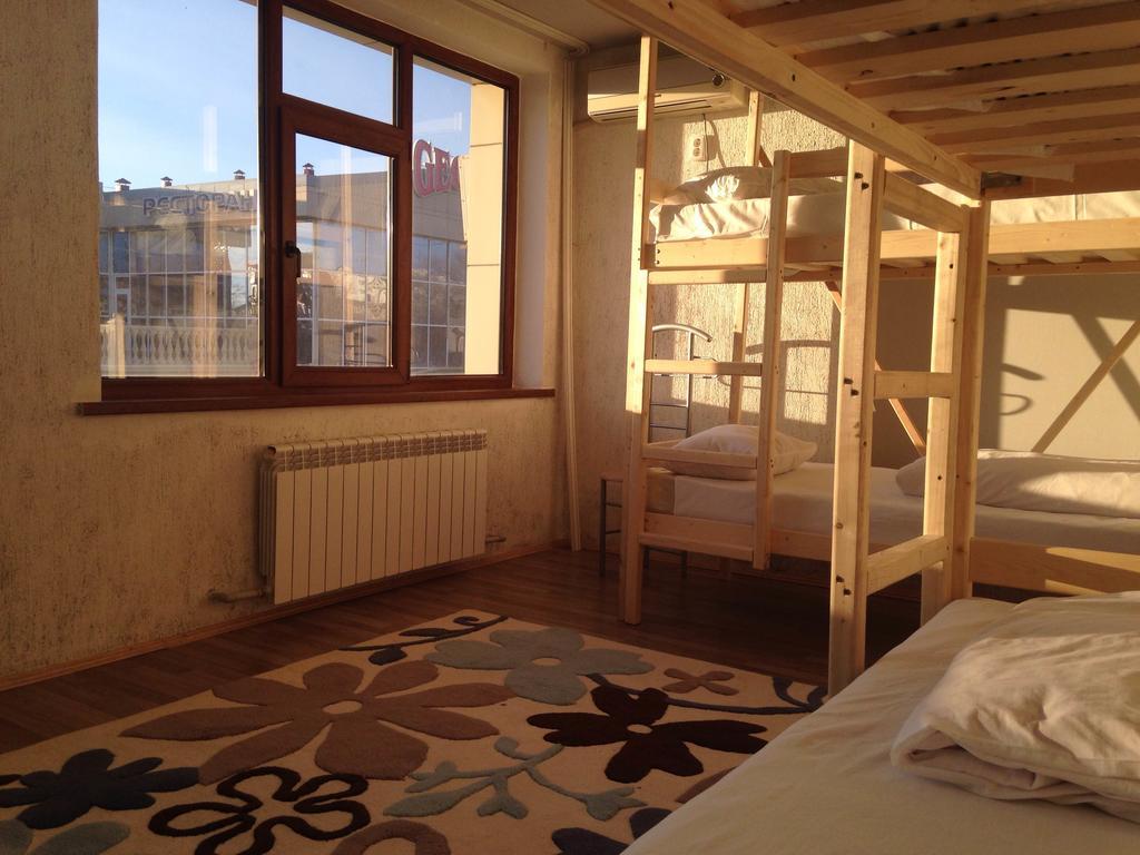 Hostel Arzy Atyrau Bagian luar foto
