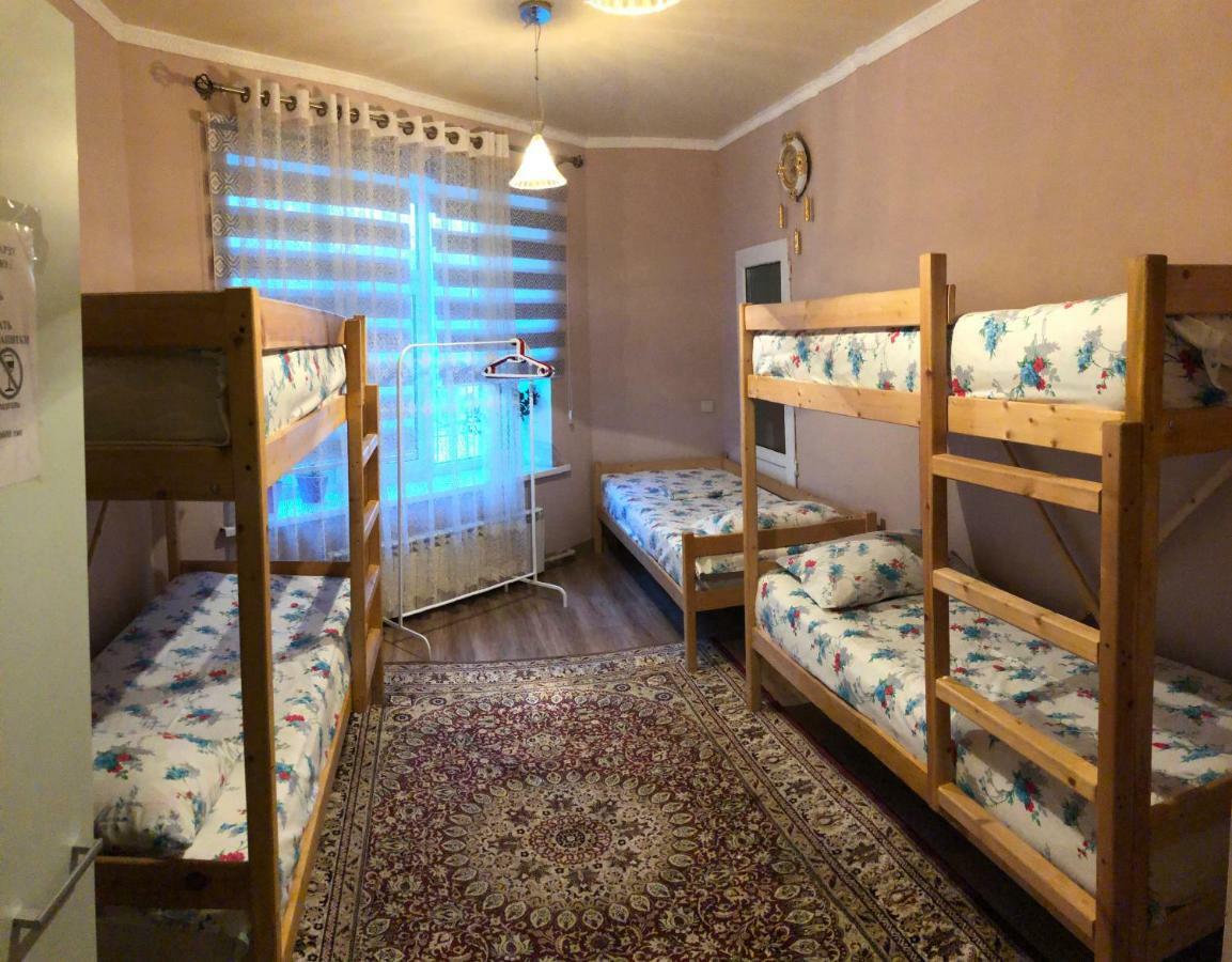 Hostel Arzy Atyrau Bagian luar foto